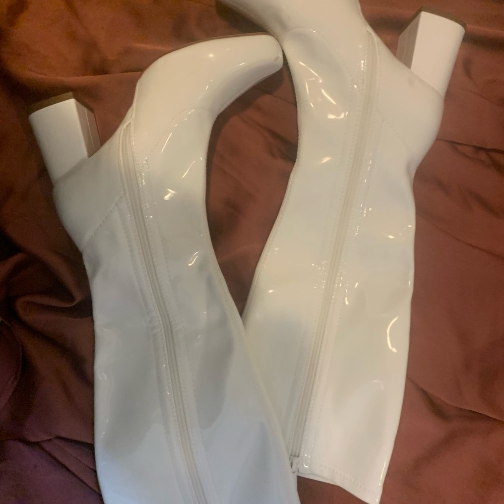 Dream Pairs White Heeled Boots